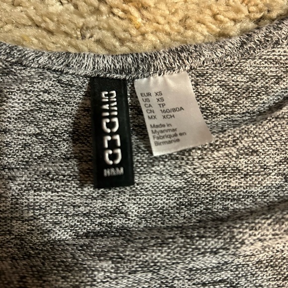H & M Divided Heather Gray Women's Cardigan with Side Slits - Picture 2 of 5